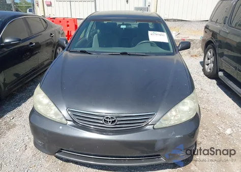 2005 Toyota Camry Std z USA, uszkodzony, nr VIN 4T1BE32K05U515277